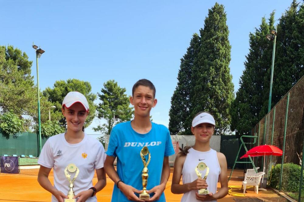 Maša, Vuk i Nastasija, Foto: Privatna arhiva