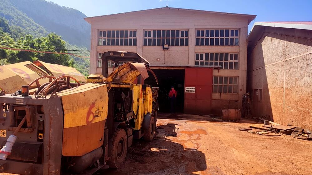 <p>Rudari su dva puta isplatu zarada tražili na 5.000 metara ispod zemlje, a nakon desetak godina novi početak i rad za firmu "Bumech" iz Poljske trajao je svega šest godina</p>