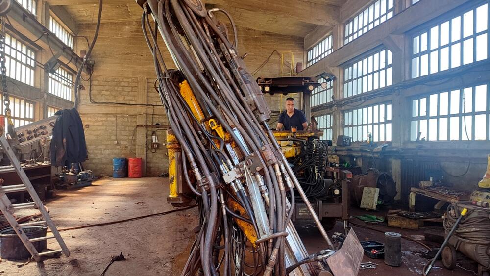 <p>Rudari su dva puta isplatu zarada tražili na 5.000 metara ispod zemlje, a nakon desetak godina novi početak i rad za firmu "Bumech" iz Poljske trajao je svega šest godina</p>