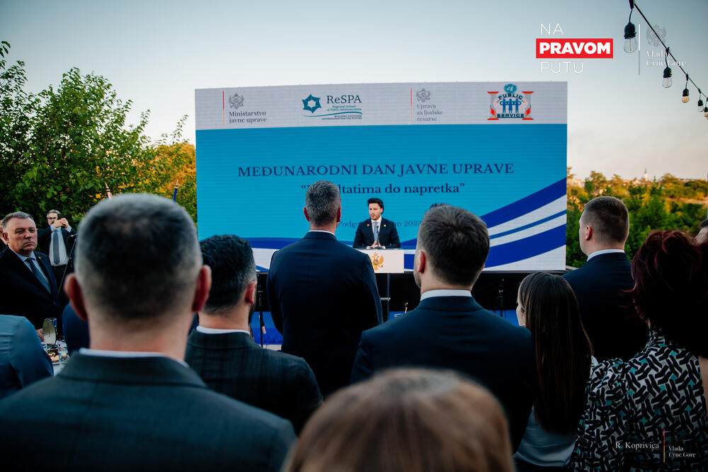 Obraćanje Abazovića