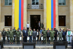 The President of Colombia presented medals to the rescuers of missing children