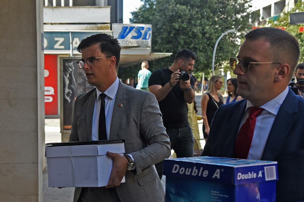 Šaranović (lijevo) i Vukadinović (desno) juče ispred SDT-a, Foto: Luka Zeković