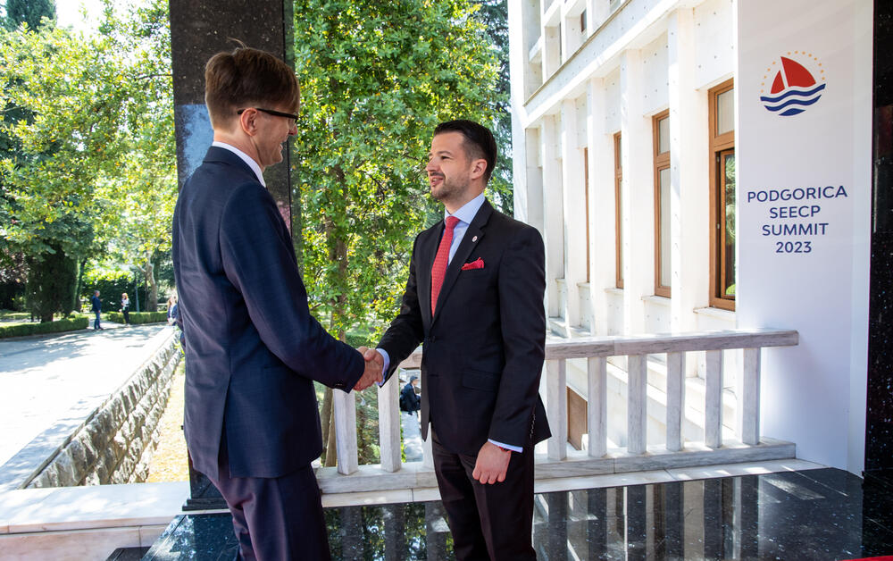 <p>“Crna Gora pridaje veliki značaj jačanju regionalnih veza, a regionalnu saradnju posmatra kao preduslov ukupnog razvoja, stabilnosti i obezbjeđivanja boljeg kvaliteta života svih naših građana”, kazao je predsjednik na otvaranju Samita SEECP-a, čiji je domaćin</p>