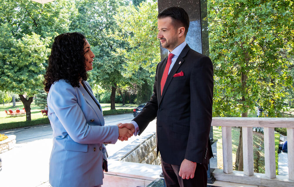 <p>“Crna Gora pridaje veliki značaj jačanju regionalnih veza, a regionalnu saradnju posmatra kao preduslov ukupnog razvoja, stabilnosti i obezbjeđivanja boljeg kvaliteta života svih naših građana”, kazao je predsjednik na otvaranju Samita SEECP-a, čiji je domaćin</p>