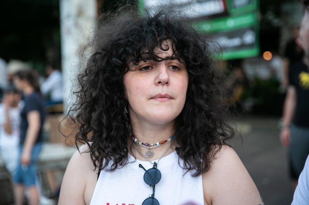 <p>Programska direktorica nevladine organizacije Juventas, Jelena Čolaković, kazala je da je rat protiv droga termin koji se koristi za opisivanje politike i strategije koju vlade i države primjenjuju kako bi suzbile proizvodnju, distribuciju i upotrebu ilegalnih droga</p>