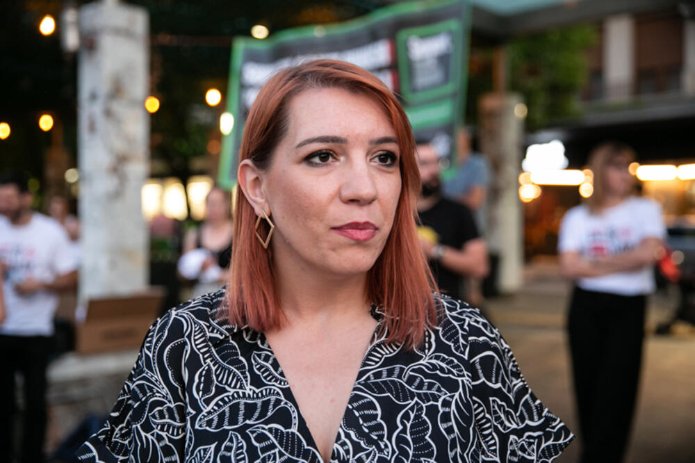 <p>Programska direktorica nevladine organizacije Juventas, Jelena Čolaković, kazala je da je rat protiv droga termin koji se koristi za opisivanje politike i strategije koju vlade i države primjenjuju kako bi suzbile proizvodnju, distribuciju i upotrebu ilegalnih droga</p>