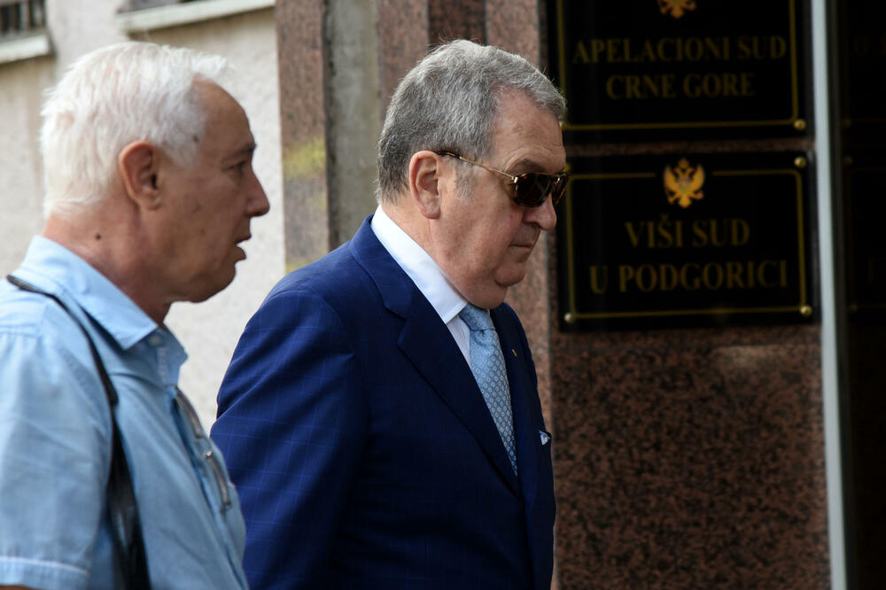 Mugoša na ulazu u Viši sud, Foto: Luka Zeković