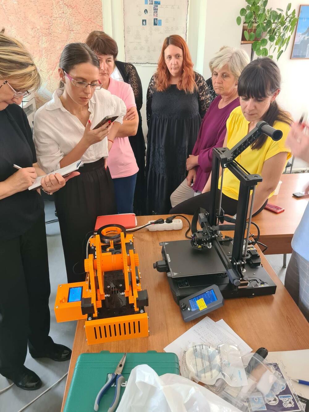 <p>"Plastični otpad je globalni problem koji vidimo i doživljavamo i ovdje u Crnoj Gori. Drago mi je što crnogorski preduzetnici, nastavnici i djaci zajednički preduzimaju akcije u cilju rješavanja ovog izazova", rekao je njemački ambasador</p>