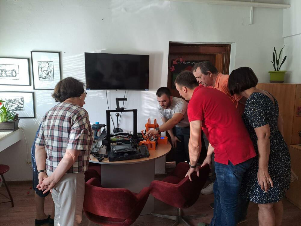 <p>"Plastični otpad je globalni problem koji vidimo i doživljavamo i ovdje u Crnoj Gori. Drago mi je što crnogorski preduzetnici, nastavnici i djaci zajednički preduzimaju akcije u cilju rješavanja ovog izazova", rekao je njemački ambasador</p>