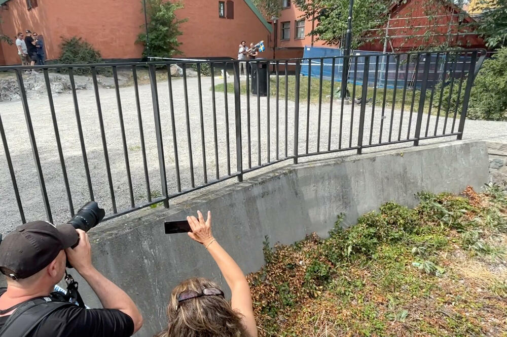 Protest ispred džamije u Stokholmu, Foto: REUTERS