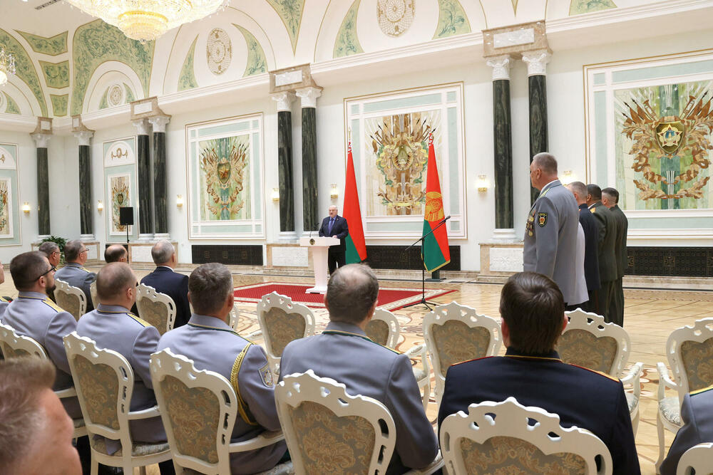 Lukašenko na sastanku sa vojnim zvaničnicima u Minsku