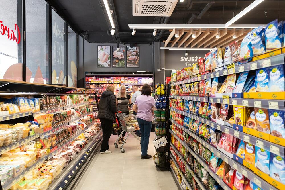 <p>Povodom ponovnog otvaranja marketa na Žabljaku, kompanija Voli će donirati Opštini Žabljak 10.000 eura u cilju izgradnje dječijeg igrališta, u okviru Spomen parka palim borcima.</p>