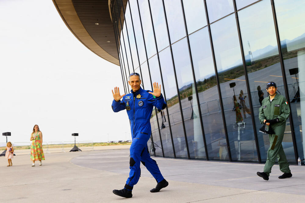 <p>Na najvećoj visini, posada je iskusila nekoliko minuta bestežinskog stanja sa ugašenim motorom prije nego što je letjelica prešla u režim ponovnog ulaska u orbitu i vratila nazad na pistu blizu El Pasa</p>