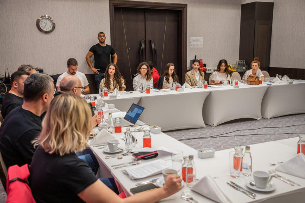 <p>Modernizacija mobilne mreže Crnogorskog Telekoma jasno izdvaja tu kompaniju na tržištu i pozicionira je kao stabilan i uvijek dostupan servis korisnicima, što je posebno važno tokom ljetnje sezone, u kojoj je internet saobraćaj za 50 odsto veći nego u ostatku godine.</p>