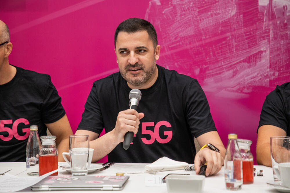<p>Modernizacija mobilne mreže Crnogorskog Telekoma jasno izdvaja tu kompaniju na tržištu i pozicionira je kao stabilan i uvijek dostupan servis korisnicima, što je posebno važno tokom ljetnje sezone, u kojoj je internet saobraćaj za 50 odsto veći nego u ostatku godine.</p>