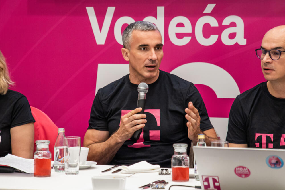 <p>Modernizacija mobilne mreže Crnogorskog Telekoma jasno izdvaja tu kompaniju na tržištu i pozicionira je kao stabilan i uvijek dostupan servis korisnicima, što je posebno važno tokom ljetnje sezone, u kojoj je internet saobraćaj za 50 odsto veći nego u ostatku godine.</p>