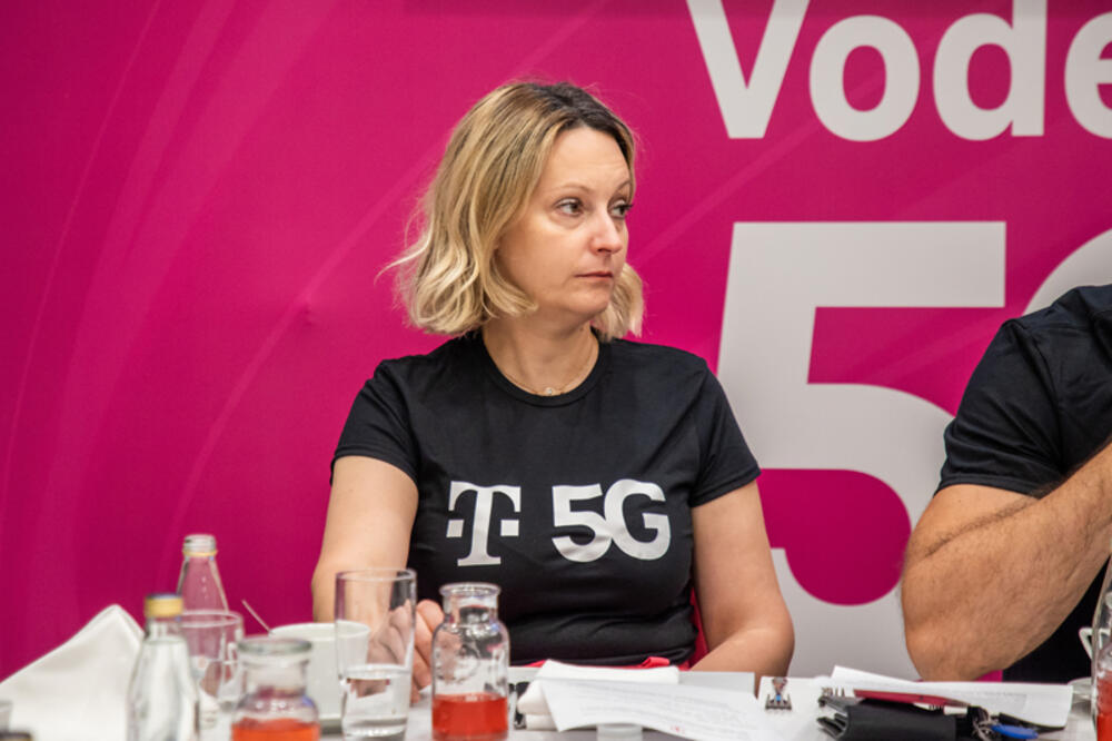 <p>Modernizacija mobilne mreže Crnogorskog Telekoma jasno izdvaja tu kompaniju na tržištu i pozicionira je kao stabilan i uvijek dostupan servis korisnicima, što je posebno važno tokom ljetnje sezone, u kojoj je internet saobraćaj za 50 odsto veći nego u ostatku godine.</p>