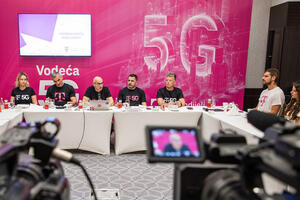 The major modernization of the network clearly set Telekom apart on the market,...