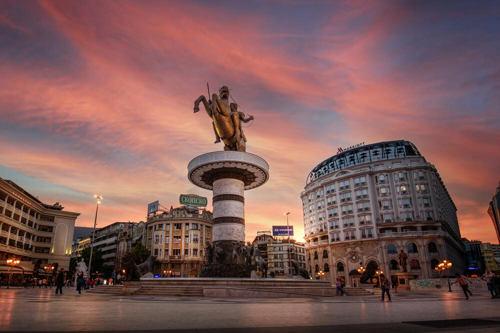 Spomenik "Ratnik na konju" na centralnom skopskom trgu "Makedonija", Foto: Shutterstock