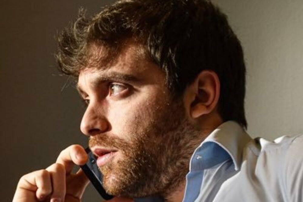 Romano je i do 18 sati na telefonskim linijama tokom prelaznih rokova, Foto: Twitter