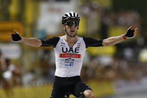 Adam Jejts na spustu prestigao sve i prvi obukao žutu majicu