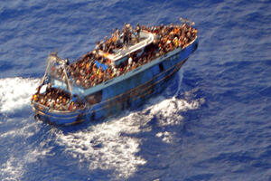 Da li je konopac obalske straže prevrnuo brod sa migrantima u...