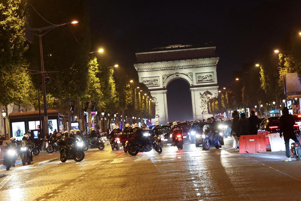 <p>Od početka protesta širom zemlje je uhapšeno više od 2.400 ljudi, uglavnom maloljetnika</p>