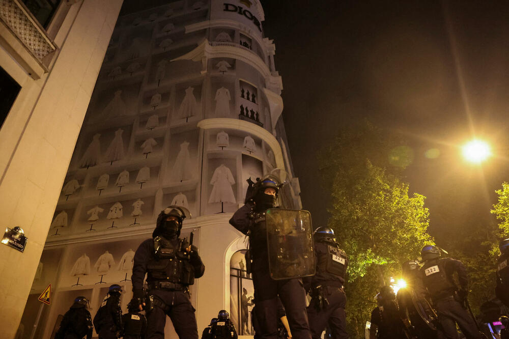 <p>Od početka protesta širom zemlje je uhapšeno više od 2.400 ljudi, uglavnom maloljetnika</p>