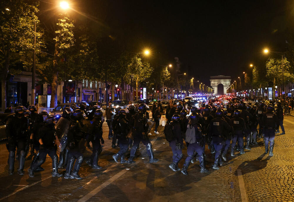<p>Od početka protesta širom zemlje je uhapšeno više od 2.400 ljudi, uglavnom maloljetnika</p>