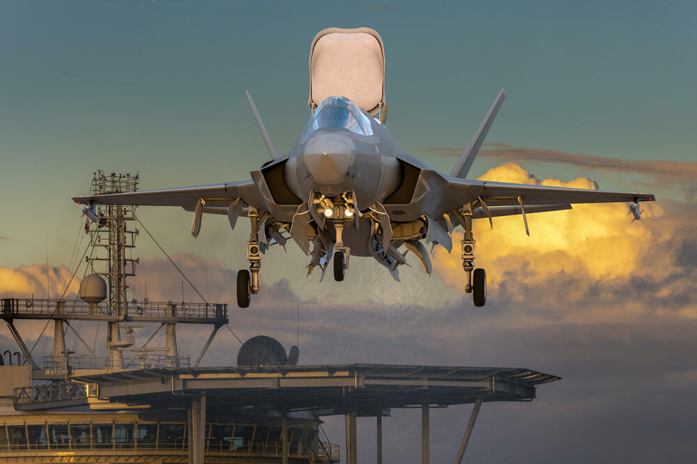 F-35 sleće na nosač aviona, Foto: Shutterstock