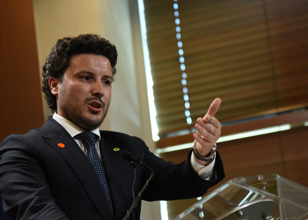 <p>Abazović je nakon sjednice Vijeća za nacionalnu bezbjednost istakao da su razgovarali o poboljšanju borbe protiv organizovanog kriminala i korupcije na visokom nivou</p>