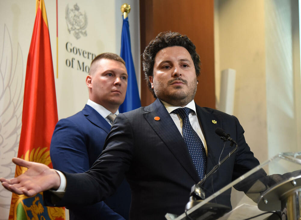 <p>Abazović je nakon sjednice Vijeća za nacionalnu bezbjednost istakao da su razgovarali o poboljšanju borbe protiv organizovanog kriminala i korupcije na visokom nivou</p>