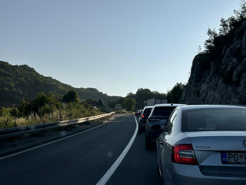 Na putu se stvorile kilometarske kolone