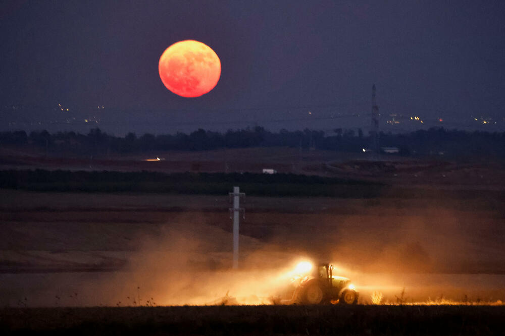 Supermjesec na nebu iznad izraelskog grada Aškelona, Foto: Reuters