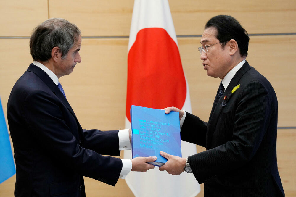Šef IAEA Rafael Grosi i japanski premijer Fumio Kišida, Foto: REUTERS