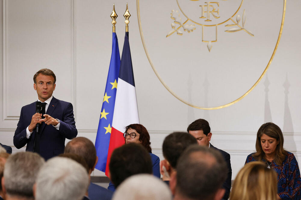 Makron na sastanku u Parizu povodom nemira u Francuskoj, Foto: REUTERS