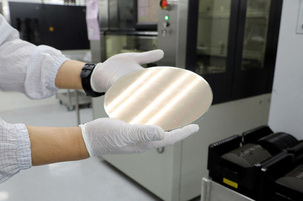 Poluprovodnička pločica u fabrici u Maleziji, Foto: Rojters