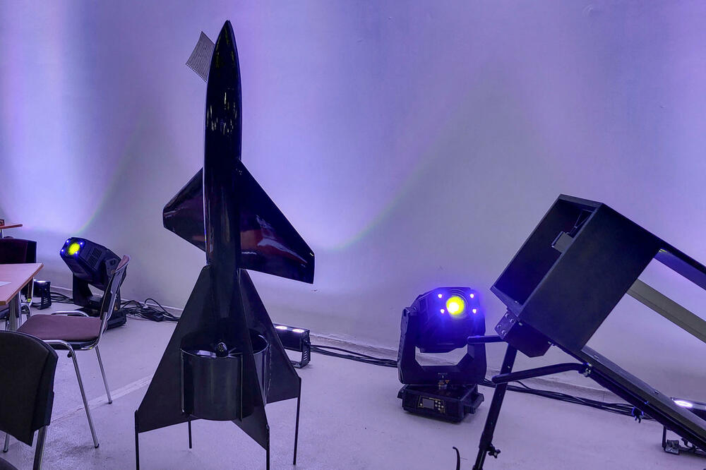 Maketa borbene bespilotne letjelice viđena je tokom događaja u Kijevu, Foto: Reuters