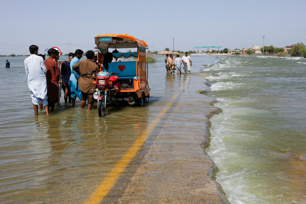 Potopljeni put u Pakistanu, Foto: Reuters