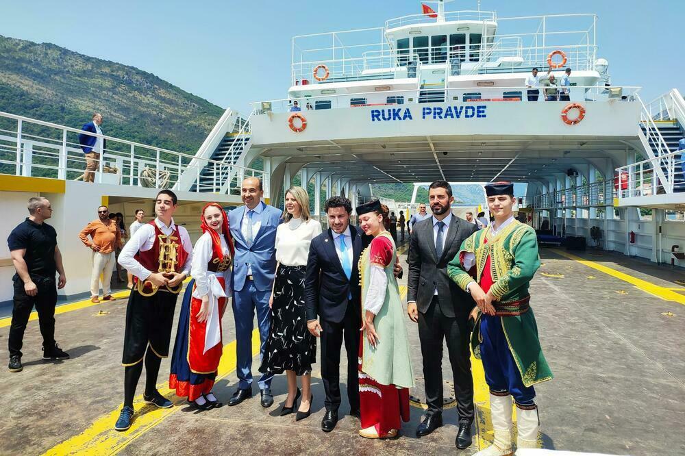 Sa svečanog puštanja u saobraćaj trajekta “Ruka pravde”, Foto: Sinisa Lukovic