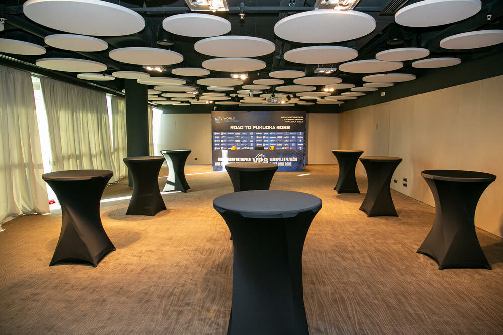 <p>Selektor vaterpolista Crne Gore Vladimir Gojković odabrao 15 igrača za Svjetsko prvenstvo u Fukuoki. Prvi meč 17. jula u podne protiv Južne Afrike</p>