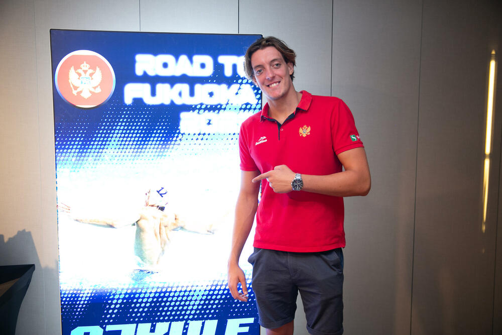 <p>Selektor vaterpolista Crne Gore Vladimir Gojković odabrao 15 igrača za Svjetsko prvenstvo u Fukuoki. Prvi meč 17. jula u podne protiv Južne Afrike</p>