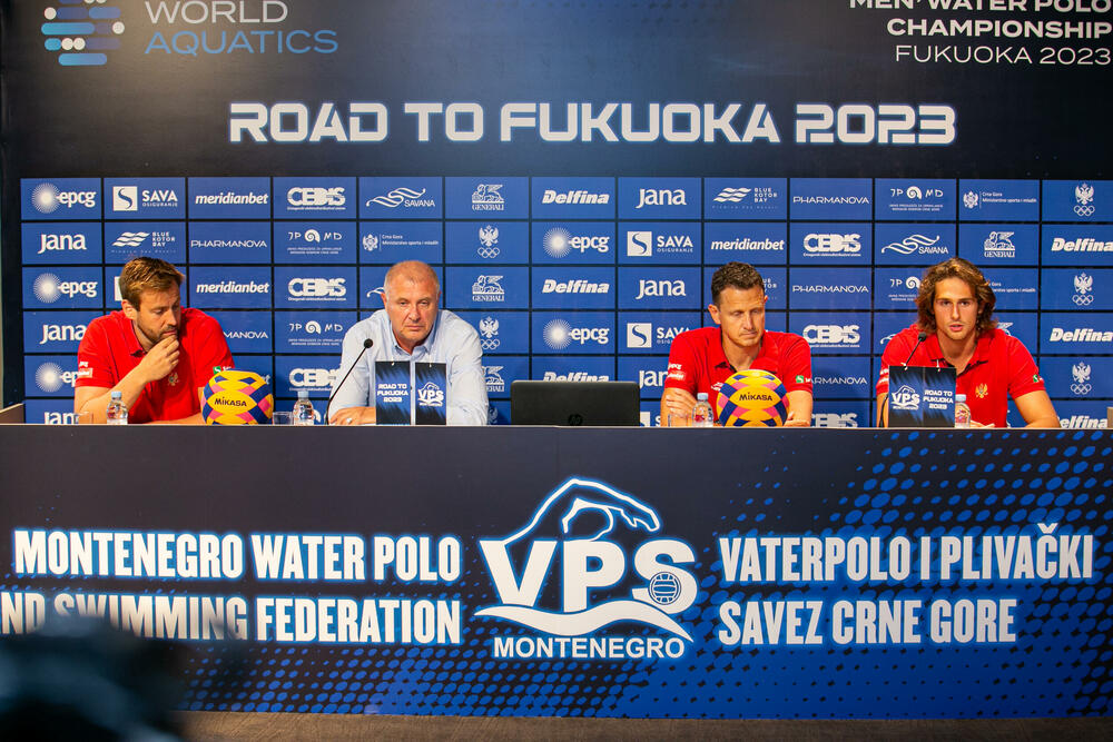 <p>Selektor vaterpolista Crne Gore Vladimir Gojković odabrao 15 igrača za Svjetsko prvenstvo u Fukuoki. Prvi meč 17. jula u podne protiv Južne Afrike</p>