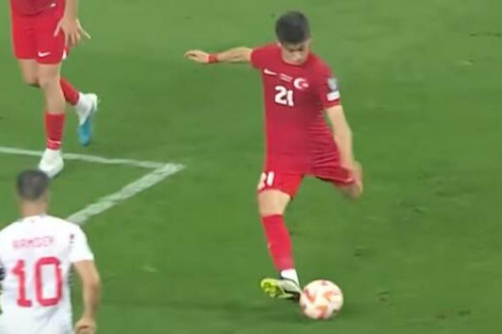 Guler na utakmici sa Velsom, Foto: Printscreen YouTube/Türkiye Futbol Federasyonu