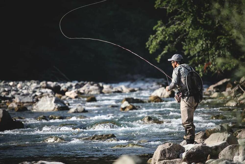 Spretnost, vještina i fizička pripremljenost: Prvak Crne Gore Ivica Rajković u demonstraciji fly fishing - a