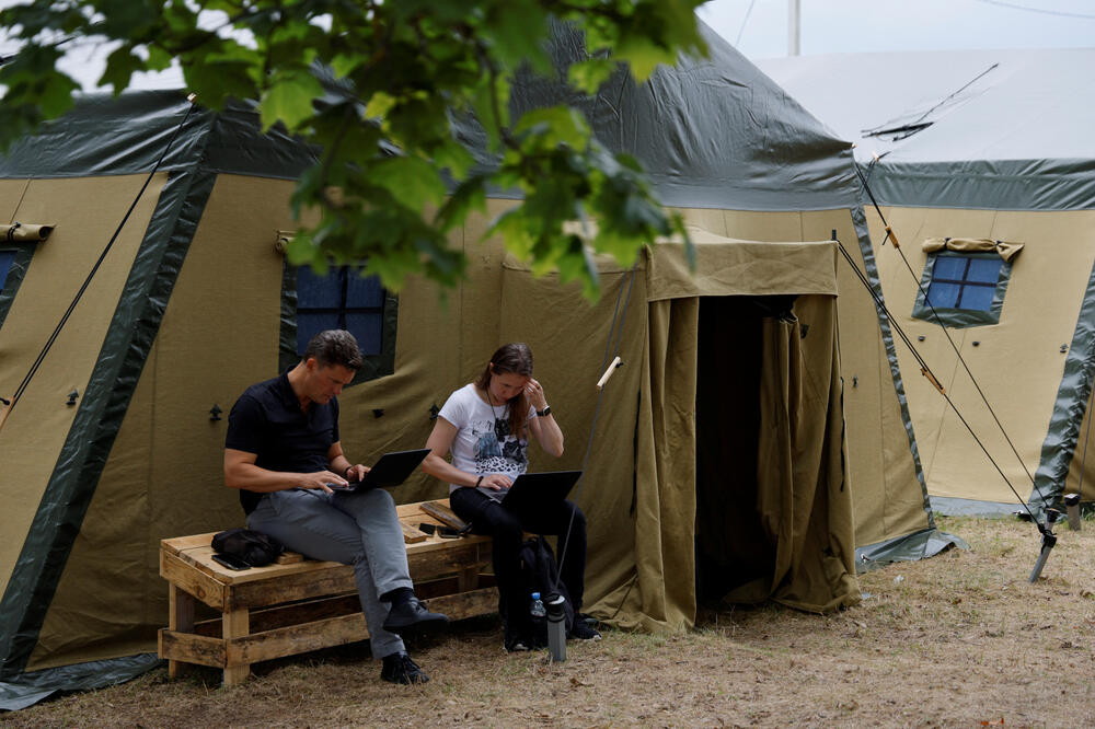 <p>Novinarima su pokazani redovi praznih šatora za koje je Kosinski rekao da mogu da prime do 5.000 vojnika u kampu koji je koristila bjeloruska vojska prije nego što je predat snagama teritorijalne odbrane</p>