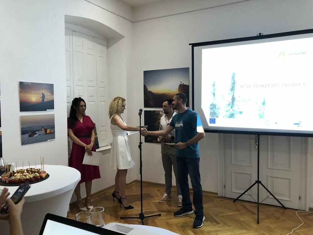 <p>Iz Grin houma su rekli da su fotografije prikazane na izložbi “Šume Prokletija i Komova” prikupljene putem nagradnog konkursa koji je realizovan u maju, a putem kojeg je na njihovu adresu pristiglo više od 450 fotografija</p>