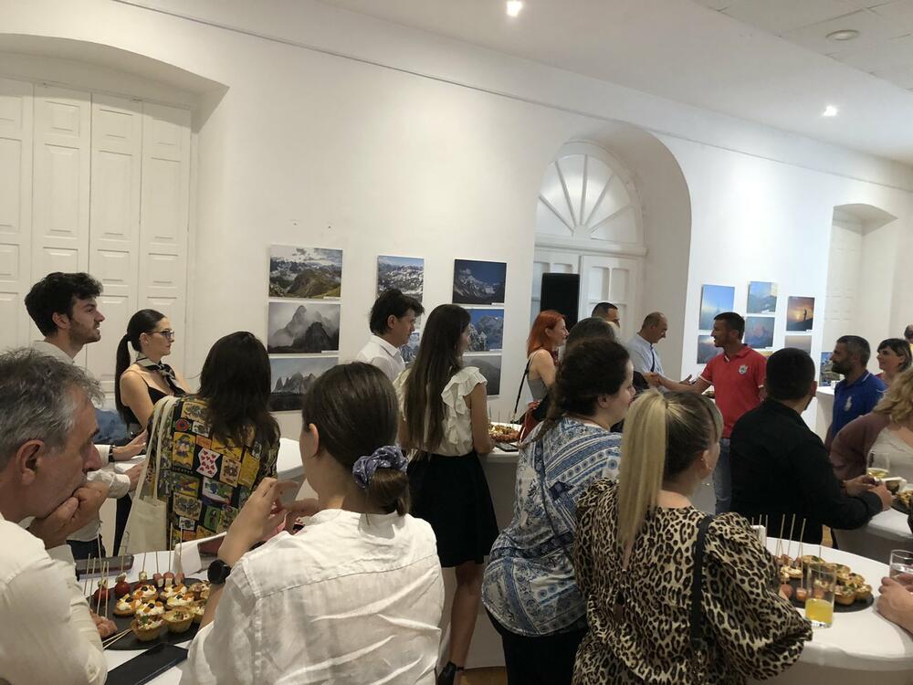 <p>Iz Grin houma su rekli da su fotografije prikazane na izložbi “Šume Prokletija i Komova” prikupljene putem nagradnog konkursa koji je realizovan u maju, a putem kojeg je na njihovu adresu pristiglo više od 450 fotografija</p>