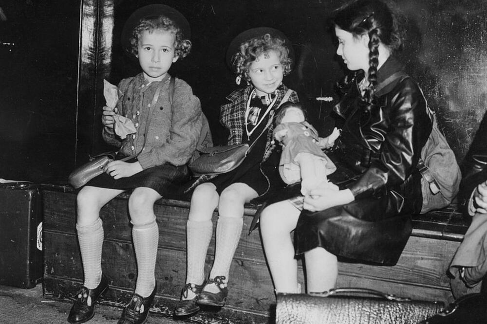 Dugo su bile poznate samo kao "tri djevojčice", ali sada znamo da su one Rut (lijevo) i Inge Ademc (u sredini) i Hana Kon (desno), Foto: Getty Images