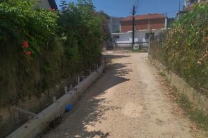 The street has been dug up for almost 500 days, the locals set an ultimatum:...